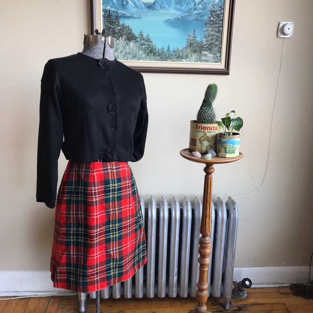 VINTAGE Cropped Rose Cardigan